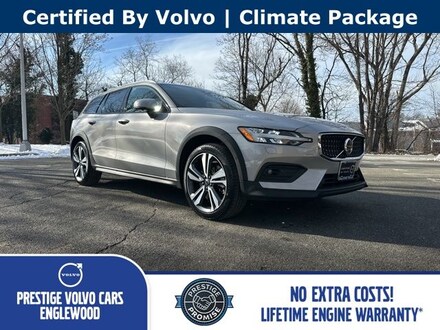 2025 Volvo V60 Cross Country B5 Plus Wagon
