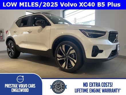 2025 Volvo XC40 B5 Plus Dark Theme SUV