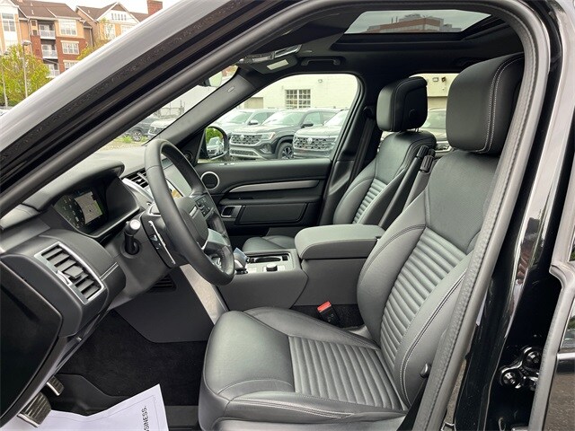 Image 10 of 2023 Land Rover Discovery S R-Dynamic SUV