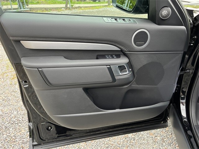 Image 9 of 2023 Land Rover Discovery S R-Dynamic SUV