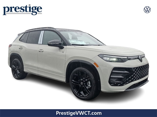 2026 Volkswagen Tiguan SE R-Line Black's photo