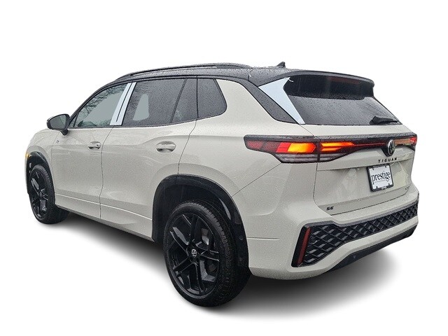 2026 Volkswagen Tiguan SE R-Line Black photo 2