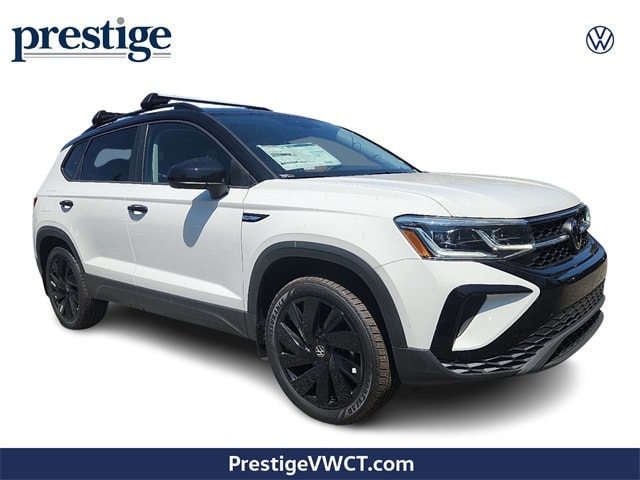 2024 Volkswagen Taos SE Black's photo