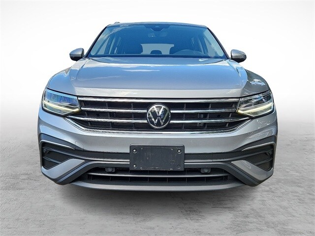 2022 Volkswagen Tiguan SE photo 2