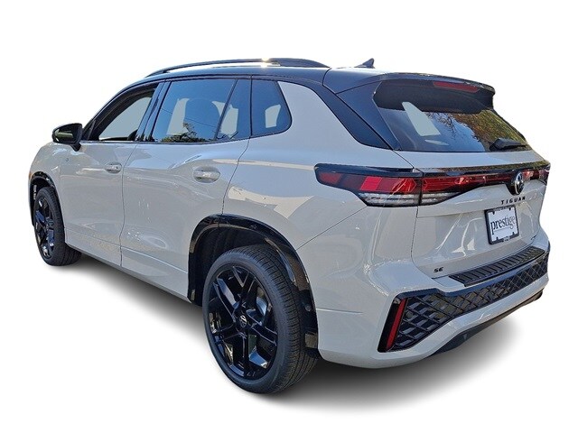 2026 Volkswagen Tiguan SE R-Line Black photo 2