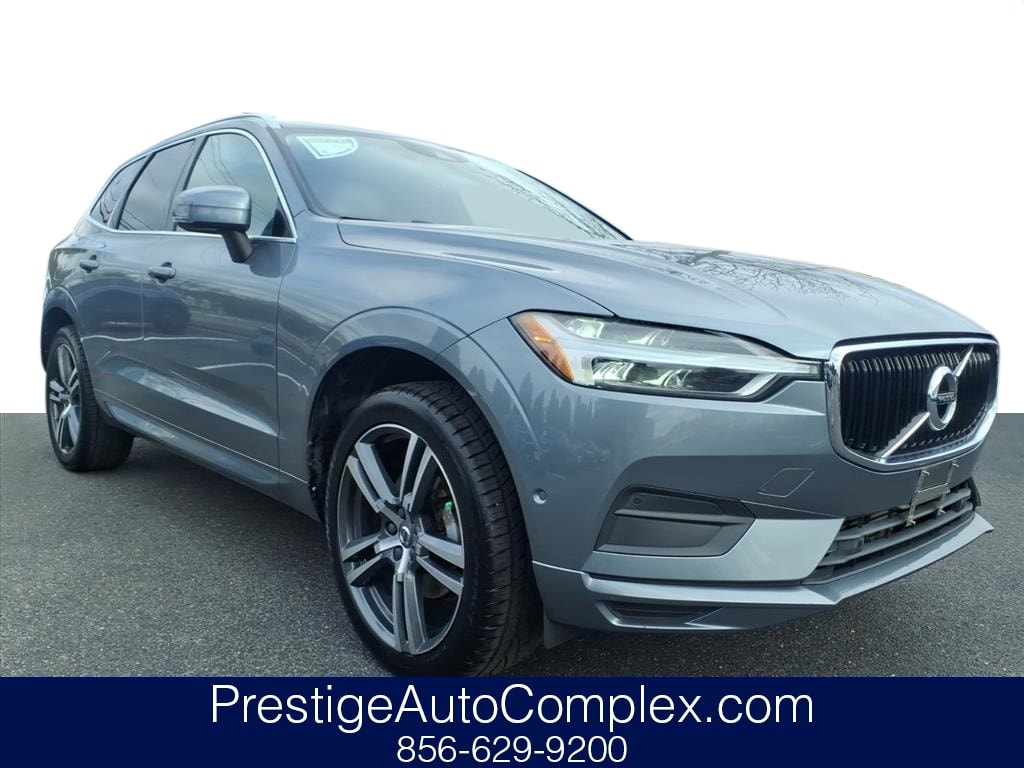 2018 Volvo XC60 Momentum's photo