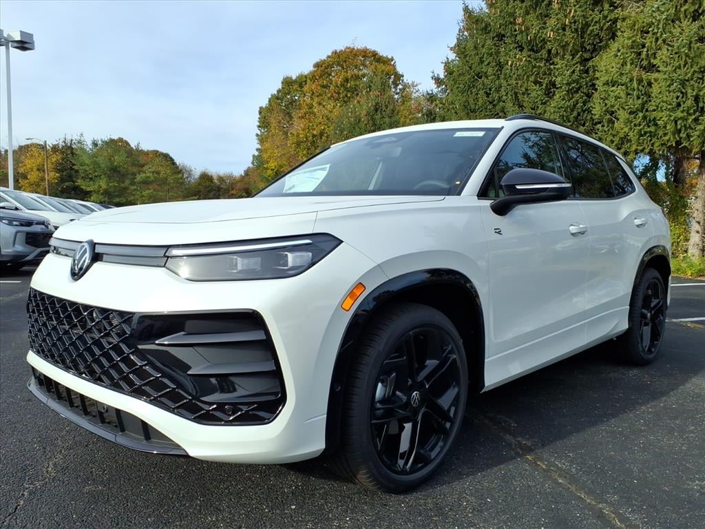 New 2025 Volkswagen Tiguan SE R-Line FWD SUV