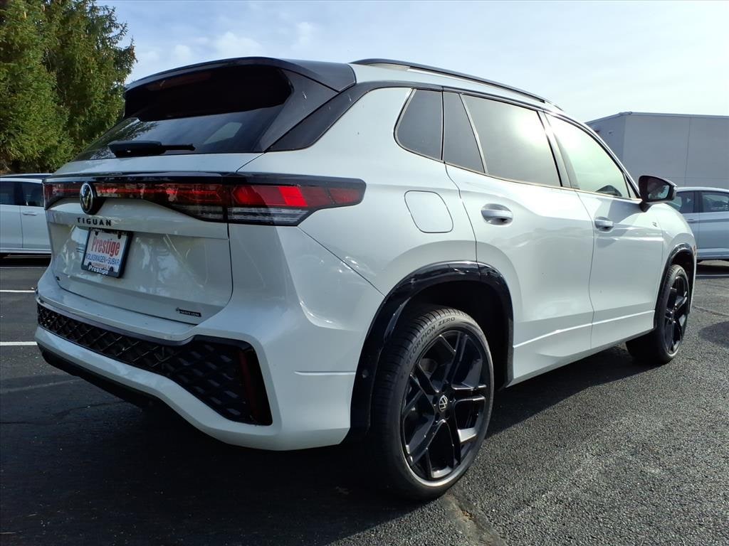 New 2025 Volkswagen Tiguan 2.0T SE R-Line Black SUV