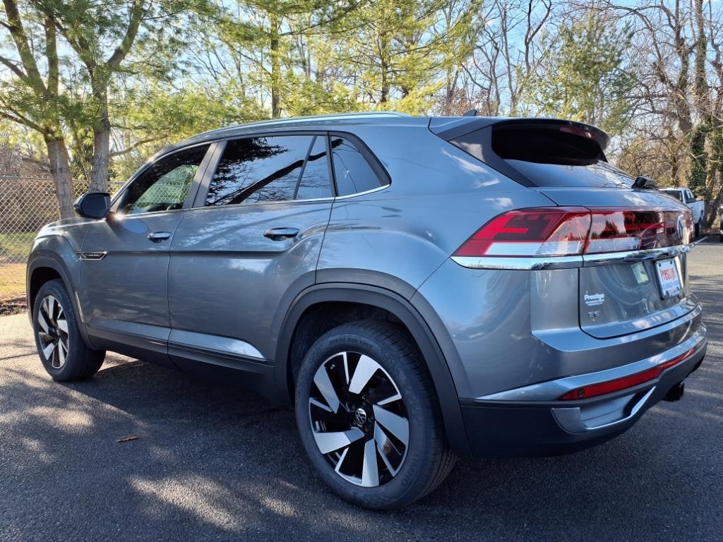 New 2025 Volkswagen Atlas Cross Sport 2.0T SE w/ Technology SUV