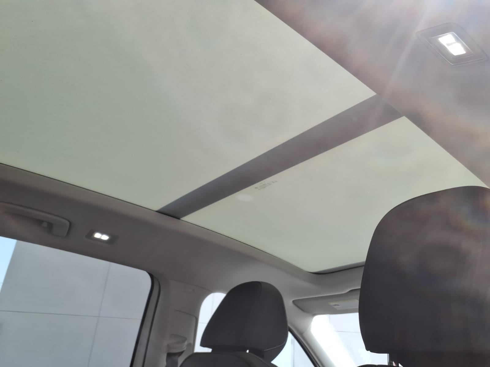 2025 Volkswagen Tiguan SE - Photo 9