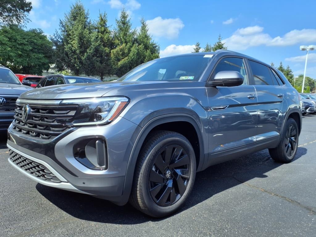 New 2025 Volkswagen Atlas Cross Sport 2.0T SE w/ Technology SUV