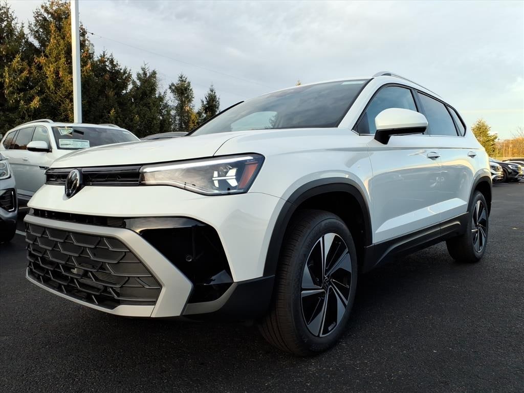 New 2025 Volkswagen Taos 1.5T SE SUV