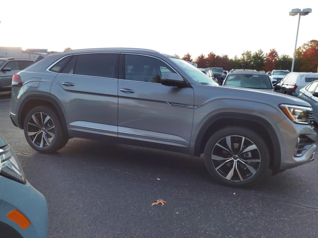 New 2025 Volkswagen Atlas Cross Sport 2.0T SEL Premium R-Line SUV