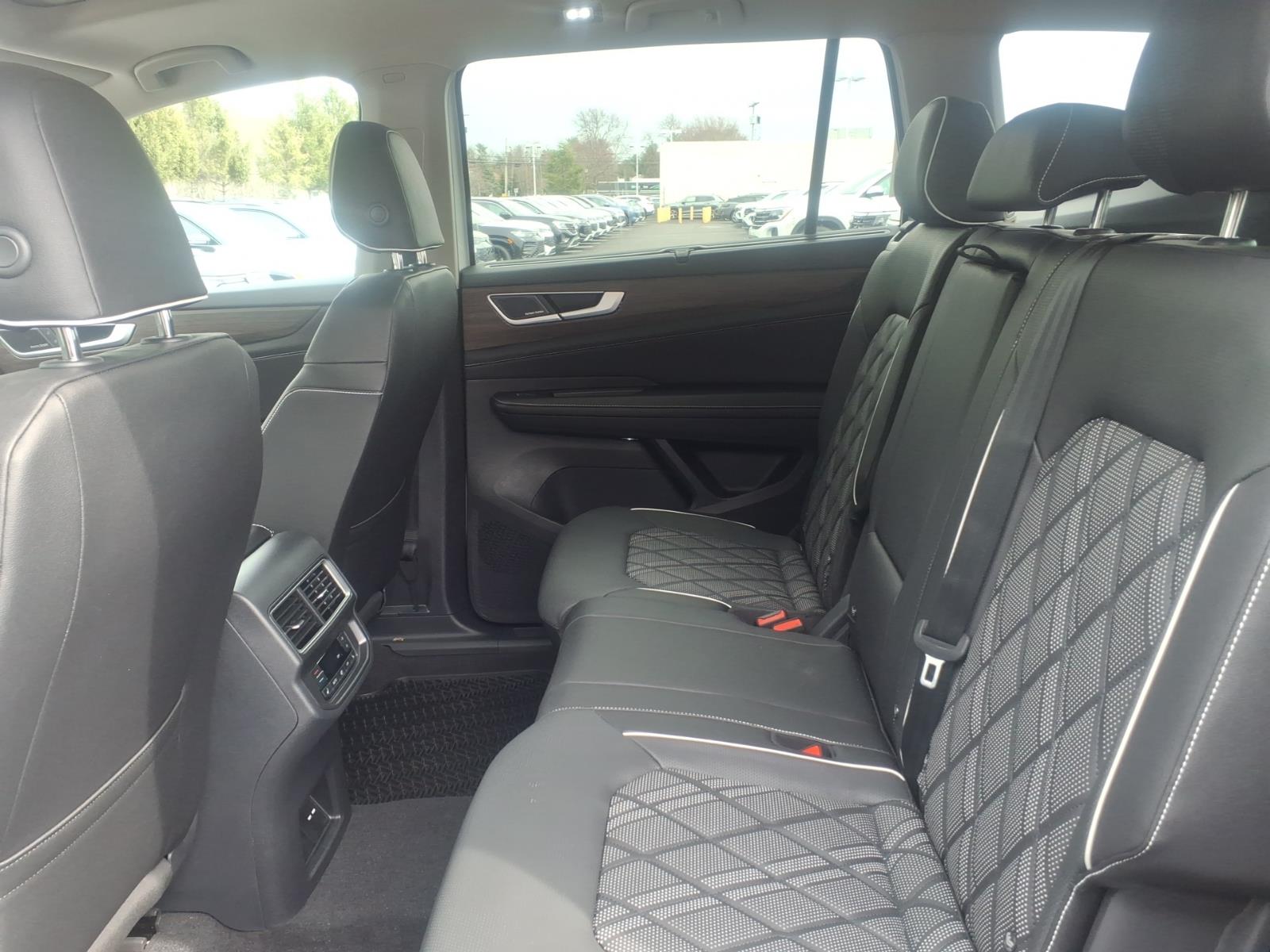 2026 Volkswagen Atlas SEL Premium R-Line - Photo 8