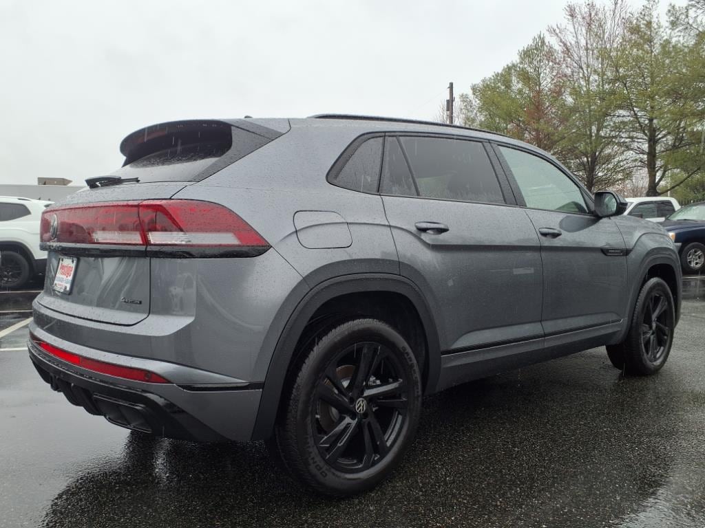 New 2025 Volkswagen Atlas Cross Sport 2.0T SEL R-Line Black SUV