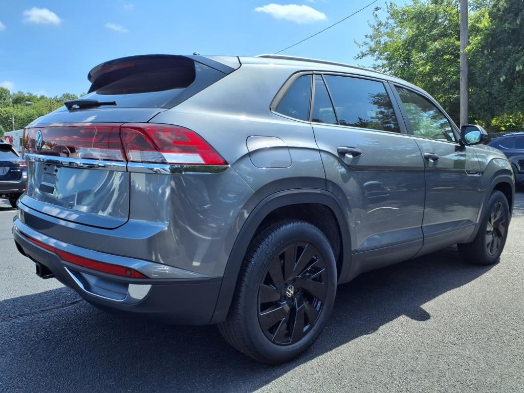 New 2025 Volkswagen Atlas Cross Sport 2.0T SE w/ Technology SUV