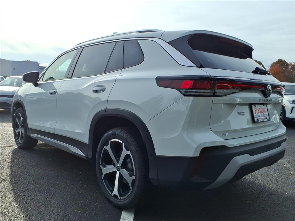 New 2025 Volkswagen Tiguan 2.0T SE SUV