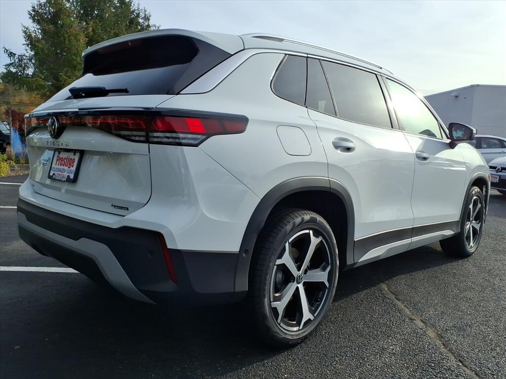 New 2025 Volkswagen Tiguan 2.0T SE SUV