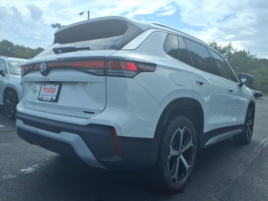 New 2025 Volkswagen Tiguan 2.0T SE SUV