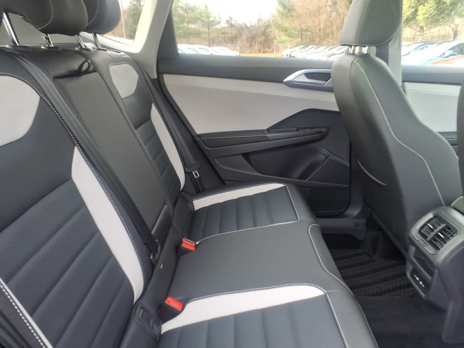 2026 Volkswagen Taos SEL - Photo 6
