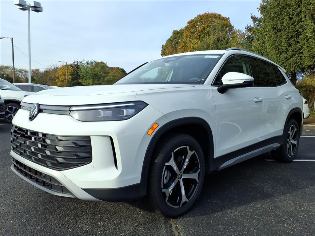 New 2025 Volkswagen Tiguan 2.0T SE SUV