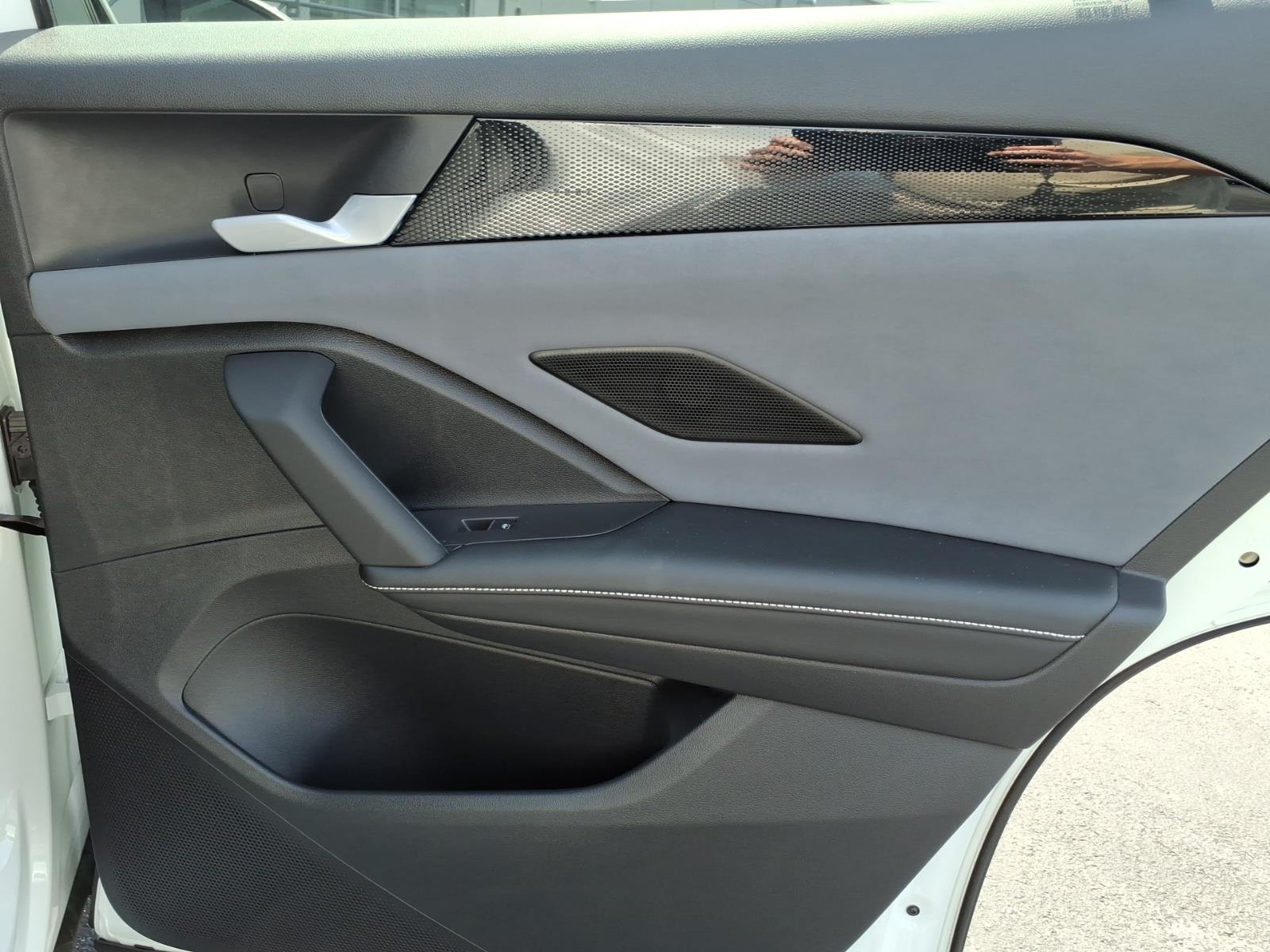2025 Volkswagen Tiguan SE - Photo 6
