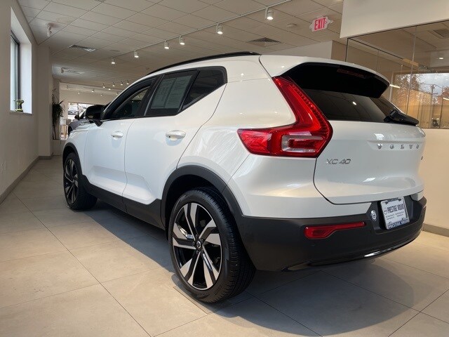 2025 Volvo XC40 Plus photo 3