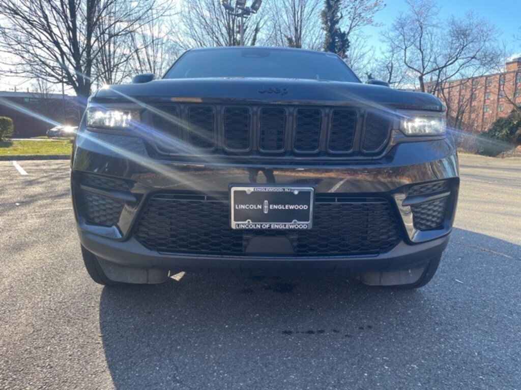 Used 2023 Jeep Grand Cherokee Laredo SUV