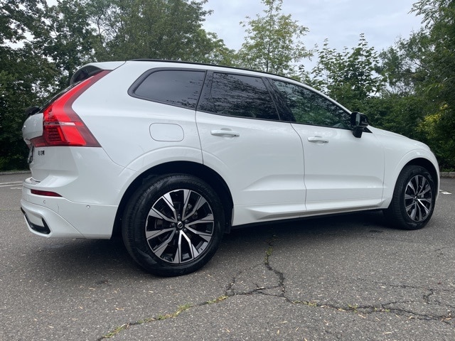 2024 Volvo XC60 B5 Plus photo 3