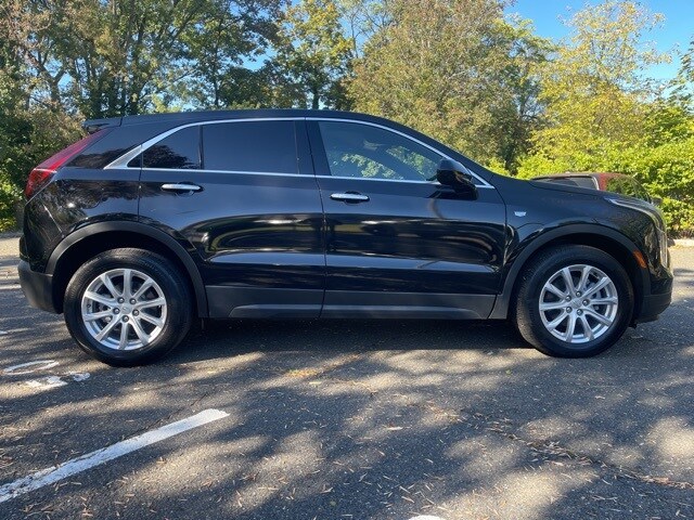 2023 Cadillac XT4 Luxury photo 2