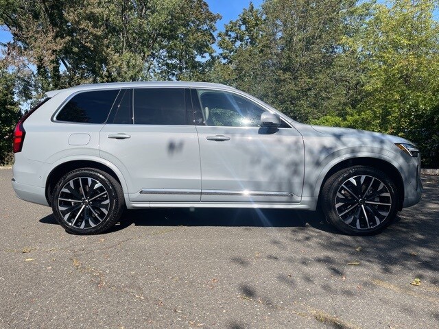 2025 Volvo XC90 Plus photo 2