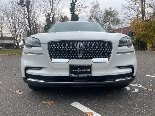 2022 Lincoln Aviator Standard photo 2
