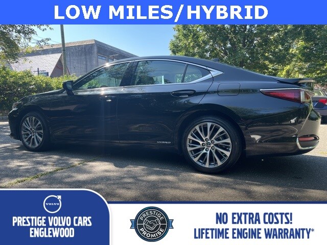 2020 Lexus ES 300h photo 3