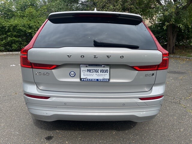 2022 Volvo XC60 B5 Momentum photo 4
