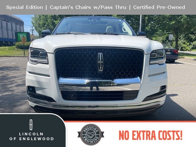 2022 Lincoln Navigator Black Label photo 2