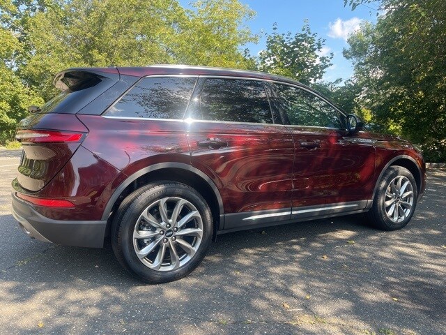 2021 Lincoln Corsair Standard photo 3