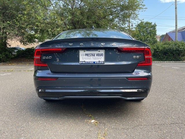 2025 Volvo S60 B5 Core photo 4