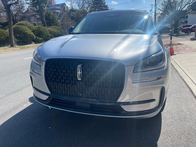 2023 Lincoln Corsair Standard photo 3