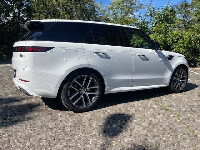 2023 Land Rover Range Rover Sport SE photo 3