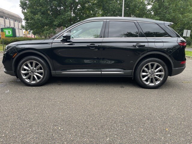 2022 Lincoln Corsair Standard photo 2