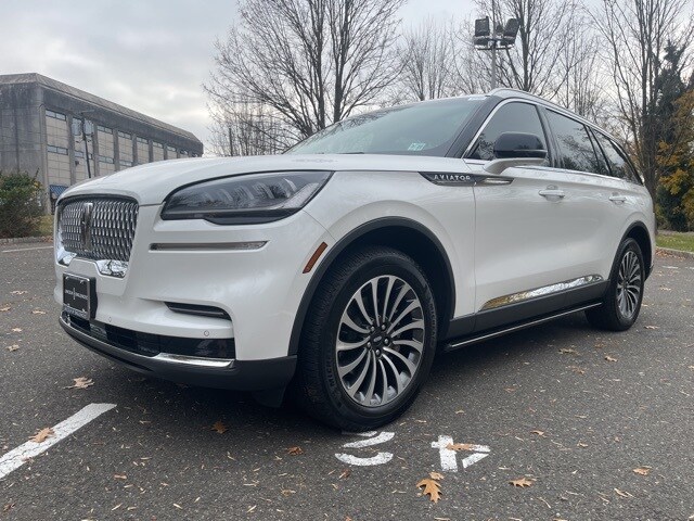 2022 Lincoln Aviator Standard photo 3
