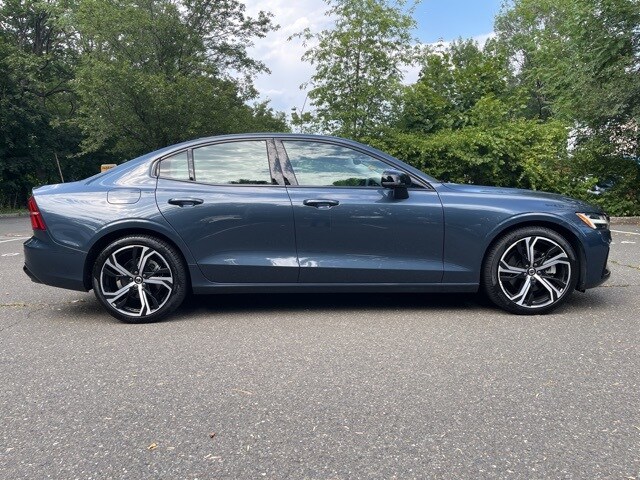2025 Volvo S60 B5 Core photo 2
