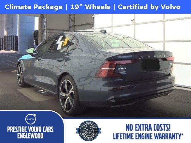 2025 Volvo S60 B5 Core photo 2