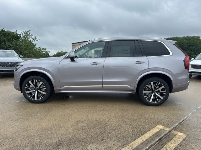 2026 Volvo XC90 B5 Core photo 4