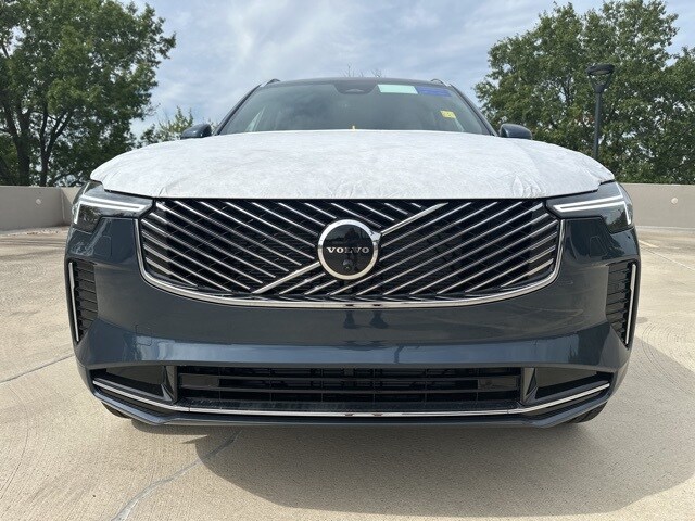 2026 Volvo XC90 B5 Plus photo 2