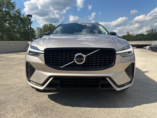 2025 Volvo XC60 B5 Plus photo 2