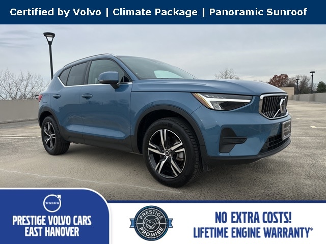 2025 Volvo XC40 Core's photo
