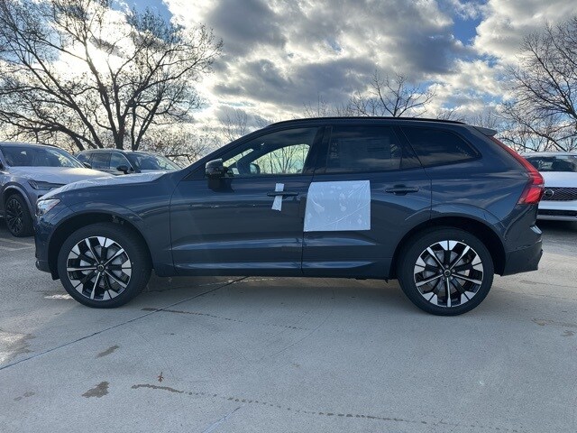 2026 Volvo XC60 B5 Plus photo 4