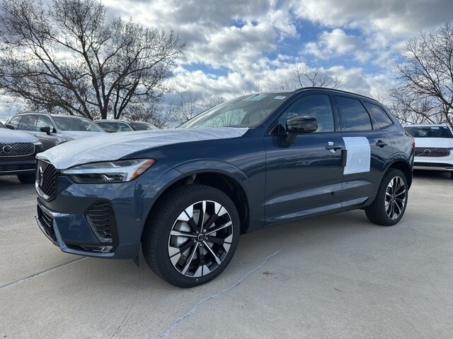 2026 Volvo XC60 B5 Plus photo 3