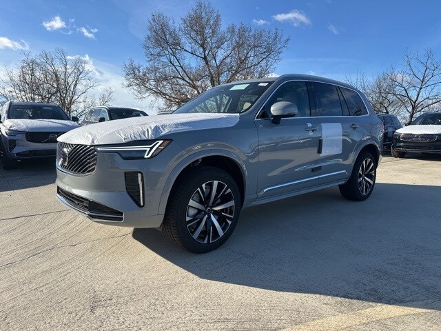 2026 Volvo XC90 B5 Core photo 2